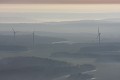  Eolienne, brume 