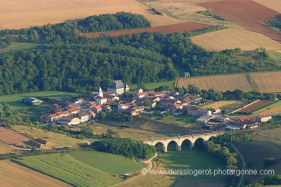 campagne et village français typiques (55)